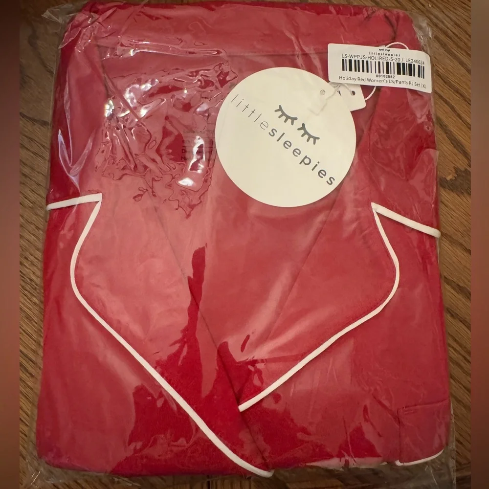 NWT Little Sleepies Holiday Red Women’s Sleep Set. Size XL and L - Picture 4 of 4